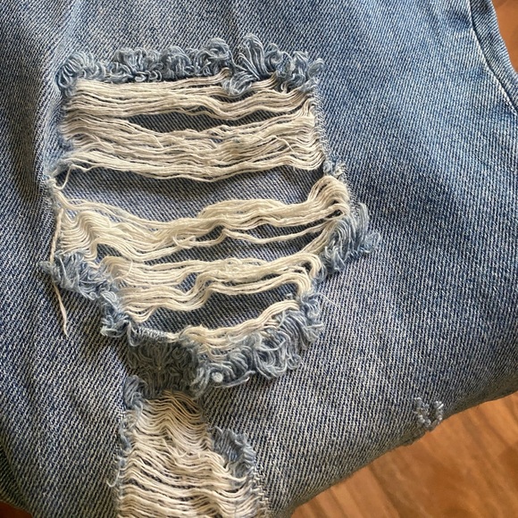 Zara Mid-Rise Distressed Jeans - Picture 5 of 6